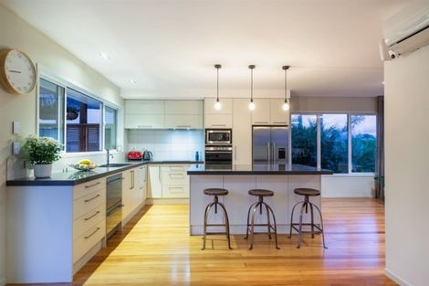 Photo of property in 17 Fowler Street, Northcote, Auckland, 0627