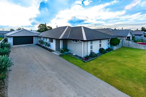 Photo of property in 22 Pemberton Drive, Darfield, 7510