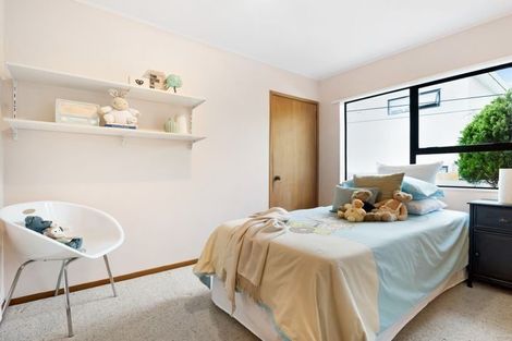 Photo of property in 2/13 Ocean View Road, Hillcrest, Auckland, 0627