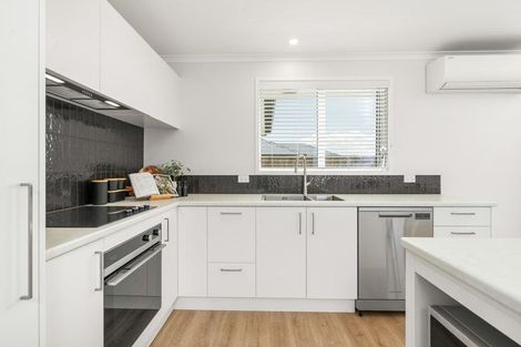 Photo of property in 30 Te Piriti Road, One Tree Point, 0118