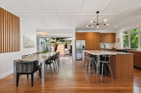 Photo of property in 122 Pendarves Street, New Plymouth, 4312