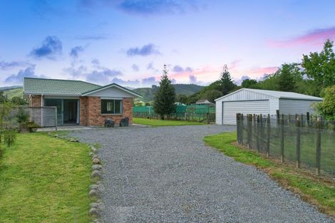 Photo of property in 37 Waikawa Beach Road, Manakau, Levin, 5573