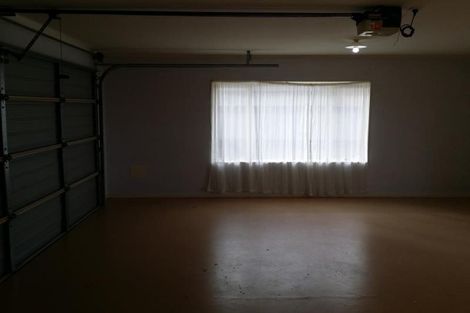 Photo of property in 20 Ashmere Lane, Weymouth, Auckland, 2103