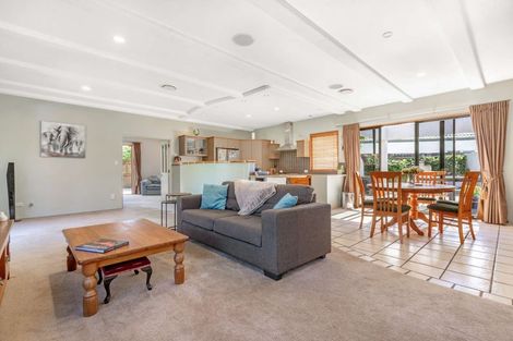 Photo of property in 8 Piha Close, Papamoa Beach, Papamoa, 3118