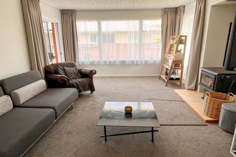 Photo of property in 37 Warren Crescent, Hillmorton, Christchurch, 8025