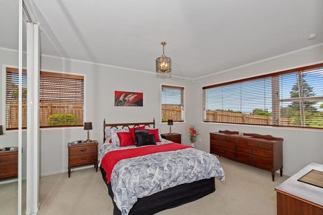 Photo of property in 57 Avonleigh Road, Green Bay, Auckland, 0604