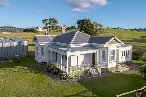 Photo of property in 290 Waitakere Road, Taupaki, 0782