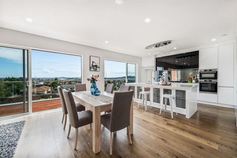 Photo of property in 23 Bartells Drive, Goodwood Heights, Auckland, 2105