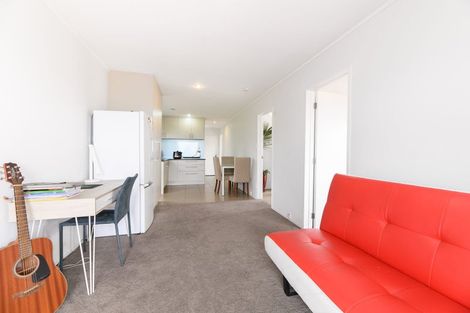 Photo of property in 2/401 East Coast Road, Mairangi Bay, Auckland, 0630