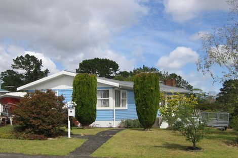 Photo of property in 52 Paragon Avenue, Beach Haven, Auckland, 0626