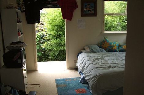 Photo of property in 2/17a Hillcrest Avenue, Hillcrest, Auckland, 0627