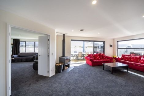 Photo of property in 4 Ongarui Close, Whalers Gate, New Plymouth, 4310