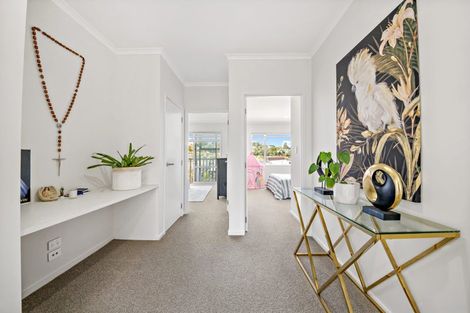 Photo of property in 72 Karepiro Drive, Stanmore Bay, Whangaparaoa, 0932