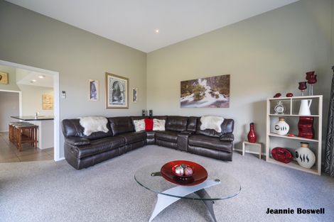 Photo of property in 9 Masefield Terrace, Kelvin Grove, Palmerston North, 4414