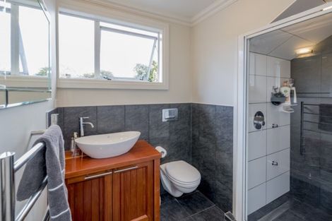 Photo of property in 47 Kawiu Road, Levin, 5510