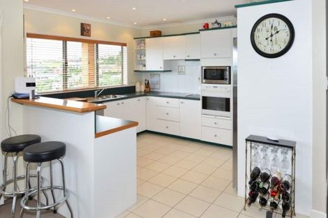 Photo of property in 5 Montcalm Close, Orewa, 0931