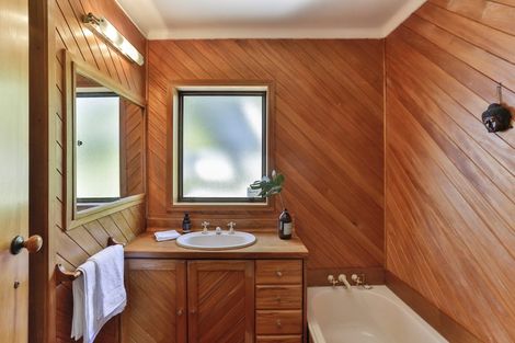 Photo of property in 55 Tanekaha Road, Titirangi, Auckland, 0604