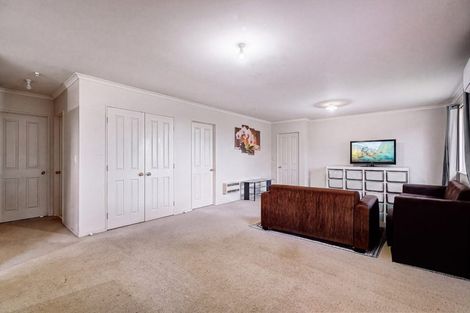 Photo of property in 11 Plumstead Rise, Glen Eden, Auckland, 0602