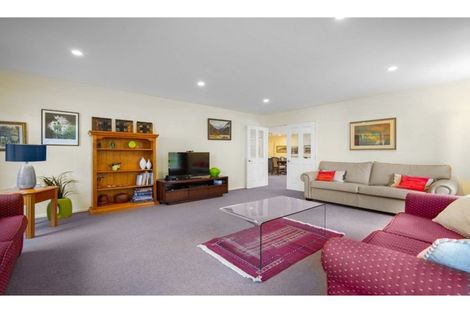 Photo of property in 4 The Oval, Hillmorton, Christchurch, 8024