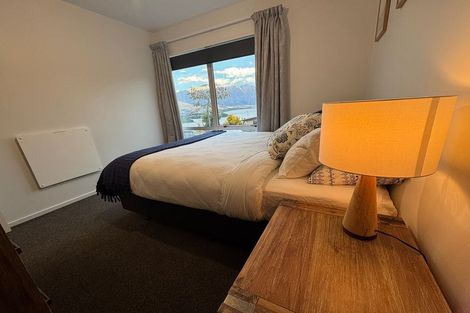 Photo of property in 46 Wynyard Crescent, Fernhill, Queenstown, 9300