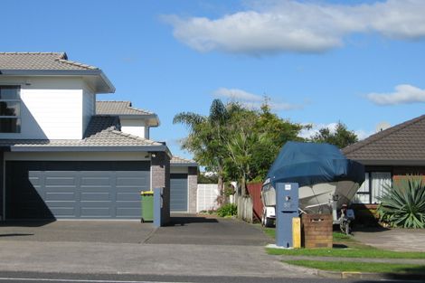 Photo of property in 2/50 Whitford Road, Botany Downs, Auckland, 2014