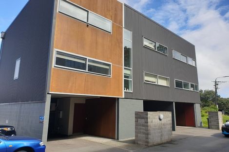 Photo of property in 24/2 Onslow Road, Khandallah, Wellington, 6035