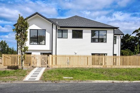 Photo of property in 18a Edgware Road, West Harbour, Auckland, 0618