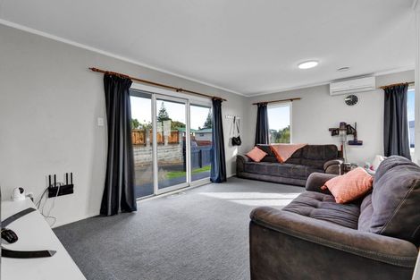 Photo of property in 6 Camellia Avenue, Bell Block, New Plymouth, 4312