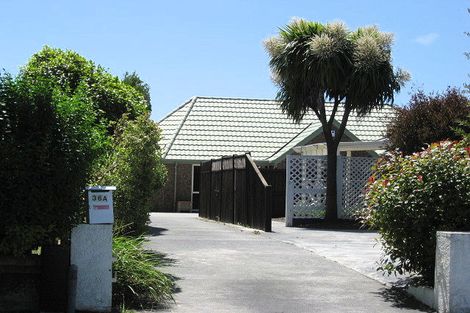 Photo of property in 2/36 Pinehurst Crescent, Russley, Christchurch, 8042