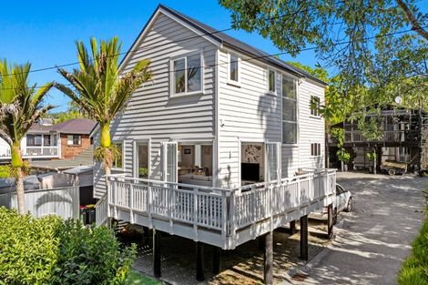 Photo of property in 32a Sandown Road, Rothesay Bay, Auckland, 0630