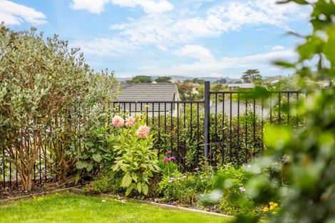 Photo of property in 27 Mooring Close, Whitby, Porirua, 5024