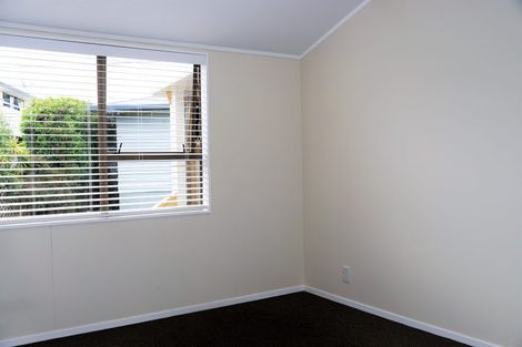 Photo of property in 1/79 Knights Road, Rothesay Bay, Auckland, 0630