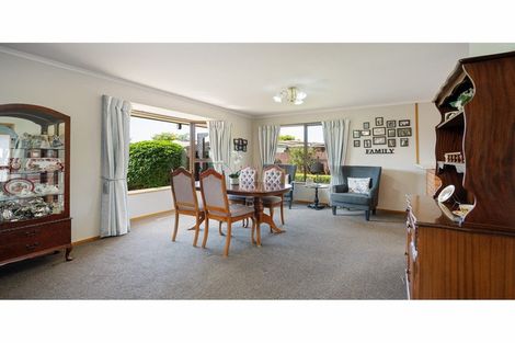 Photo of property in 2 Elsom Lane, Avonhead, Christchurch, 8042