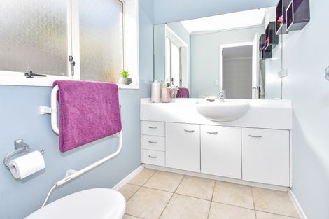 Photo of property in 69 Riverton Drive, Randwick Park, Auckland, 2105