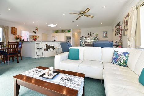 Photo of property in 1/840 Whangaparaoa Road, Manly, Whangaparaoa, 0930