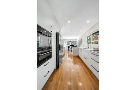 Photo of property in 12 Fordyce Avenue, Sunnyhills, Auckland, 2010