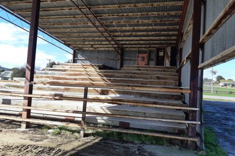 Photo of property in 42 Waikawa Road, Owaka, 9535