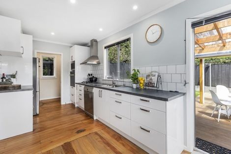 Photo of property in 20 Melbourne Road, Island Bay, Wellington, 6023