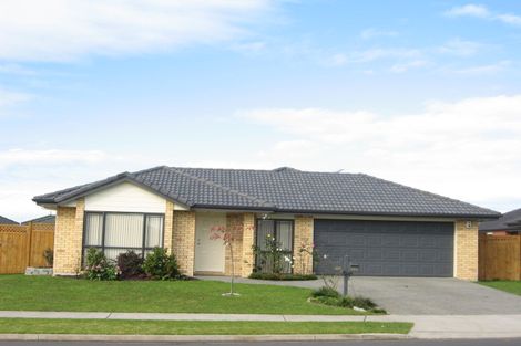 Photo of property in 221 Carnoustie Drive, Wattle Downs, Auckland, 2103