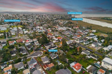 Photo of property in 9 Devon Street, Te Atatu South, Auckland, 0610