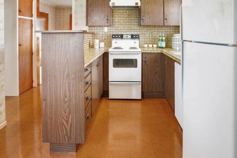 Photo of property in 235 Edmonton Road, Te Atatu South, Auckland, 0610