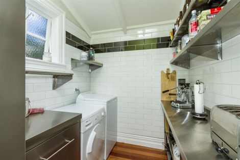 Photo of property in 104 Calliope Road, Stanley Point, Auckland, 0624