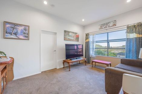 Photo of property in 14 Golden Morning Drive, Albany Heights, Auckland, 0632