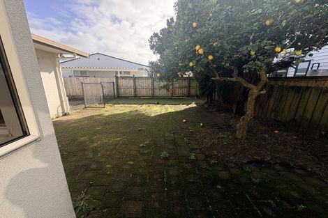 Photo of property in 1/2 Tainui Terrace, Mangere Bridge, Auckland, 2022