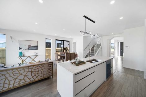 Photo of property in 13 Korowhiti Road, Clarks Beach, 2122