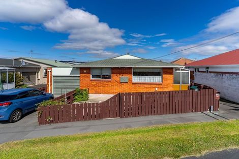 Photo of property in 14a Royal Crescent, Saint Kilda, Dunedin, 9012