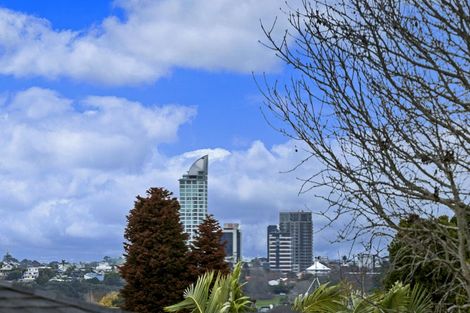 Photo of property in 1/169 Forrest Hill Road, Forrest Hill, Auckland, 0620