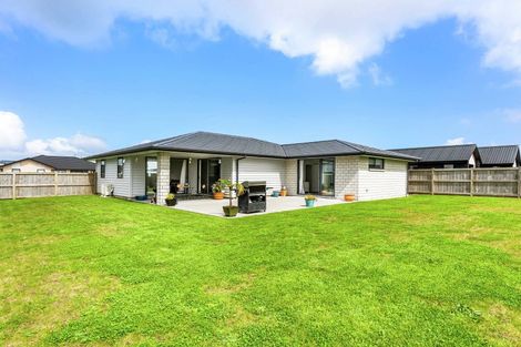 Photo of property in 28 Kerr Crescent, Patumahoe, 2679