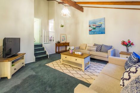 Photo of property in 189 West Harbour Drive, West Harbour, Auckland, 0618