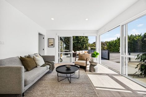 Photo of property in 6 Blacks Road, Greenhithe, Auckland, 0632